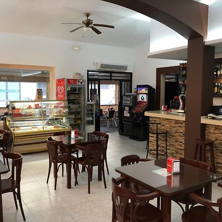 Hostal Барбате Екстериор снимка