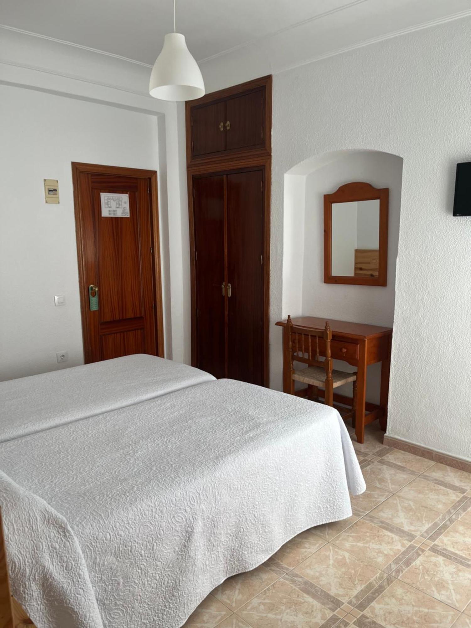 Hostal Барбате Екстериор снимка